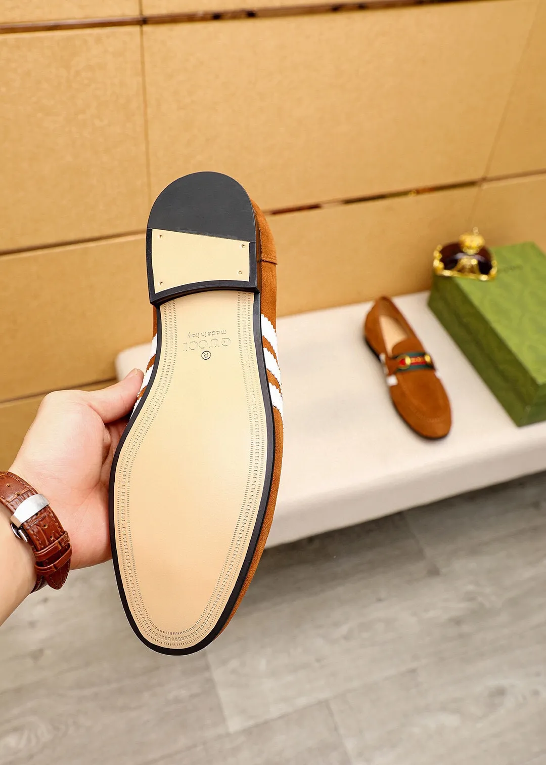 Men's shoes 💰480 💐 Product trademark: GUCCI "Gucci" casual leather shoes Regular size: 38-44 (45.46🉑️customized) Product materials: Selected imported first-layer frosted cowhide upper + classic hardware buckle, imported cowhide leather lining. Strong three-dimensional visual effect, original outsole Color: 4⃣️colors available